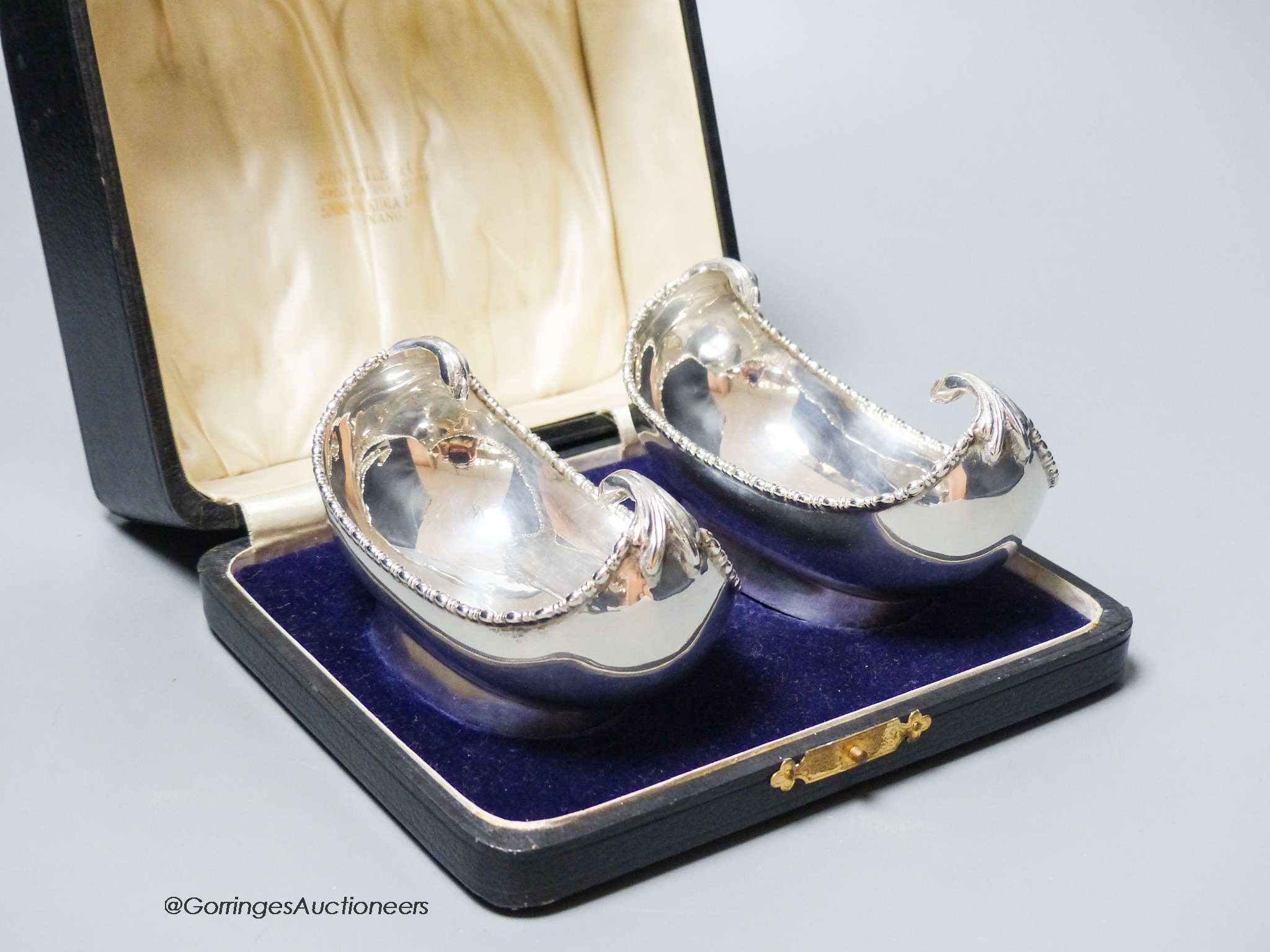 A cased pair of George V silver boat shaped bonbon dishes, S. Blanckensee & Son Ltd, Chester, 1927, 11.3cm, 6oz.